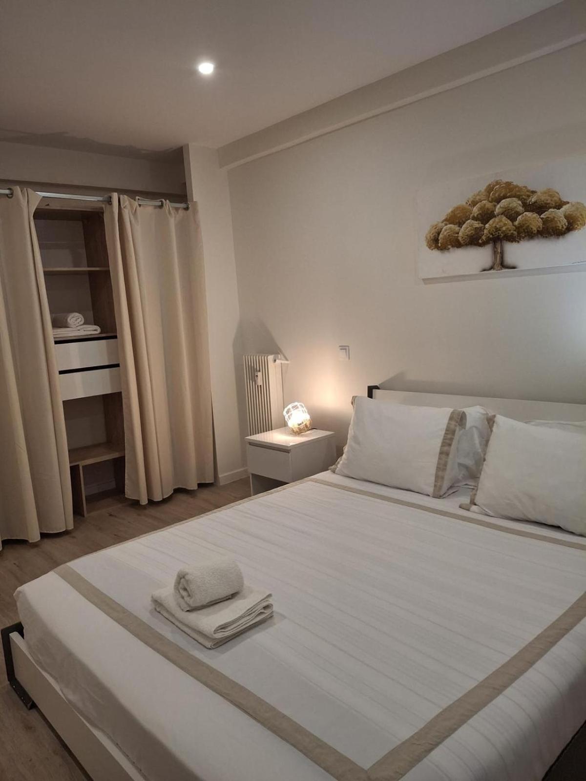 3 Pieces A Juan-les-pins *